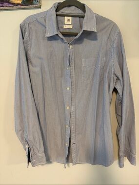 GAP Men’s Light Blue and White Pinstripe Button-Up Shirt. NWOT
